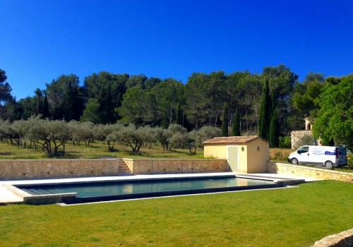 Piscine 17.00 x 5.00 à débordement à Saint Rémy de Provence